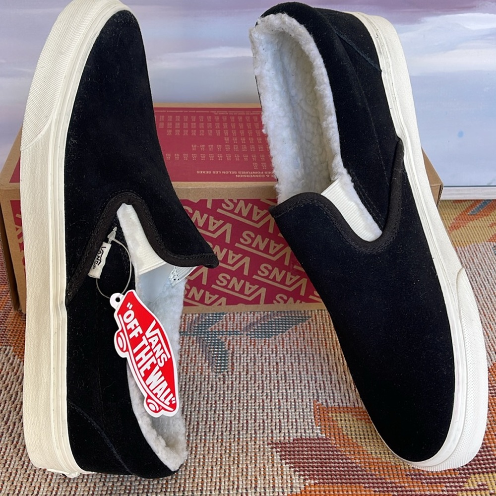 Vans • Men’s Classic Slip-On
Cozy Hug Black
VN0A5A08BM8
Sneakers - Picture 12 of 16